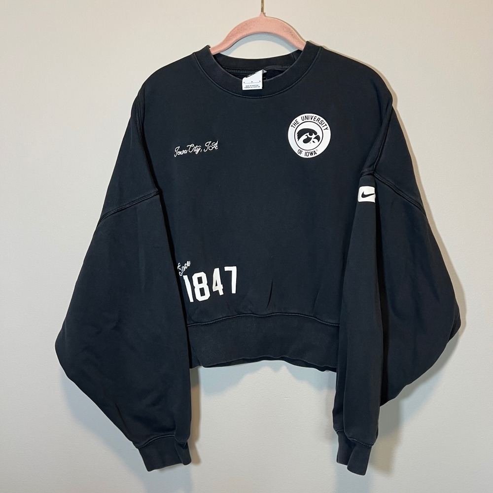 Nike University of Iowa Hawkeyes Cropped Sweatshirt Black Iowa City Since 1847 M
